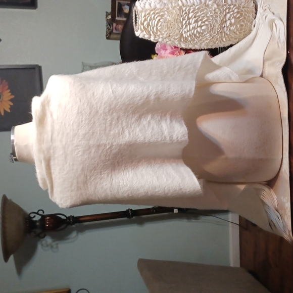 Poncho - Picture 2 of 6